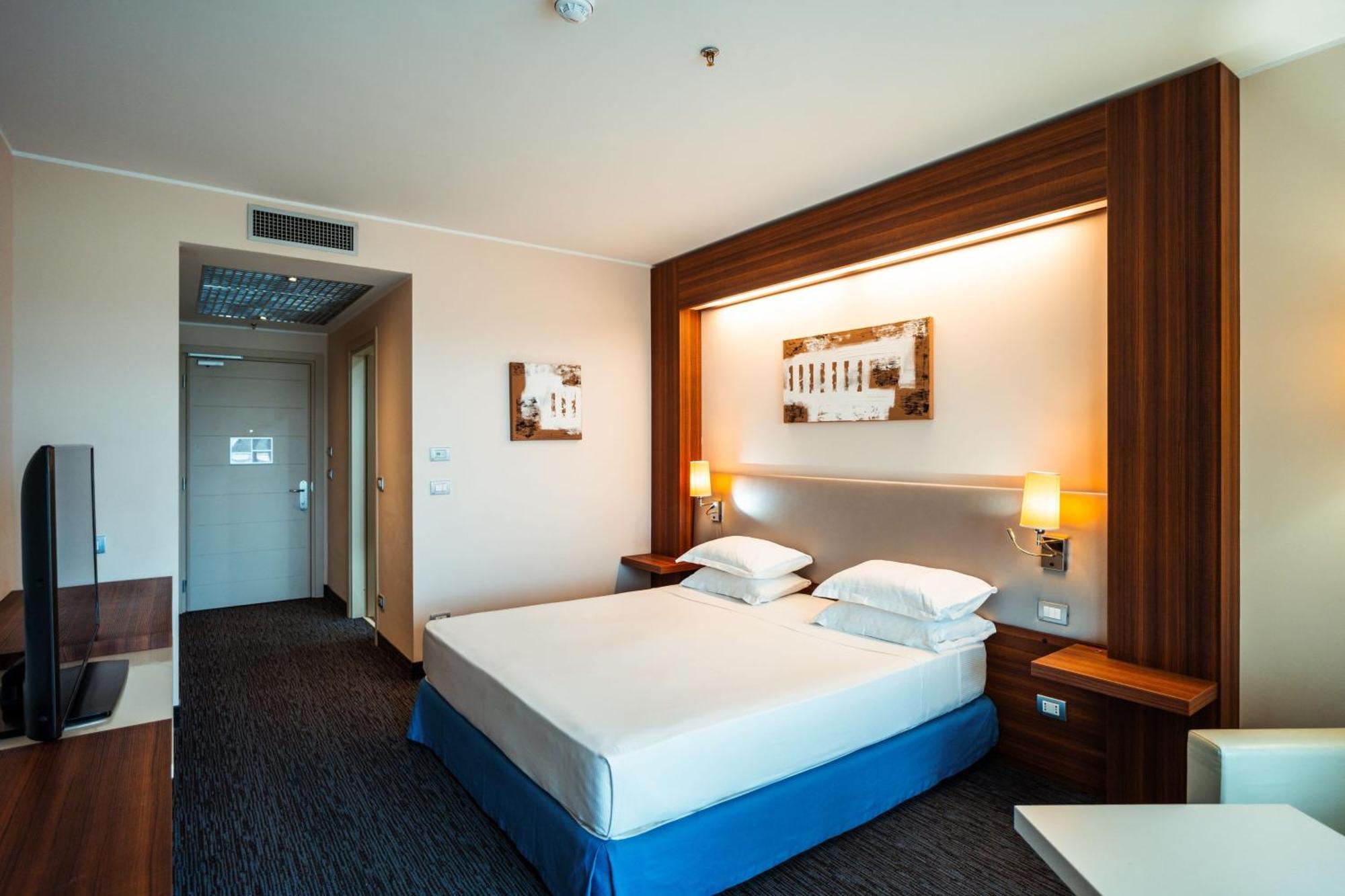 Delta Hotels By Marriott Olbia Sardinia Exterior photo