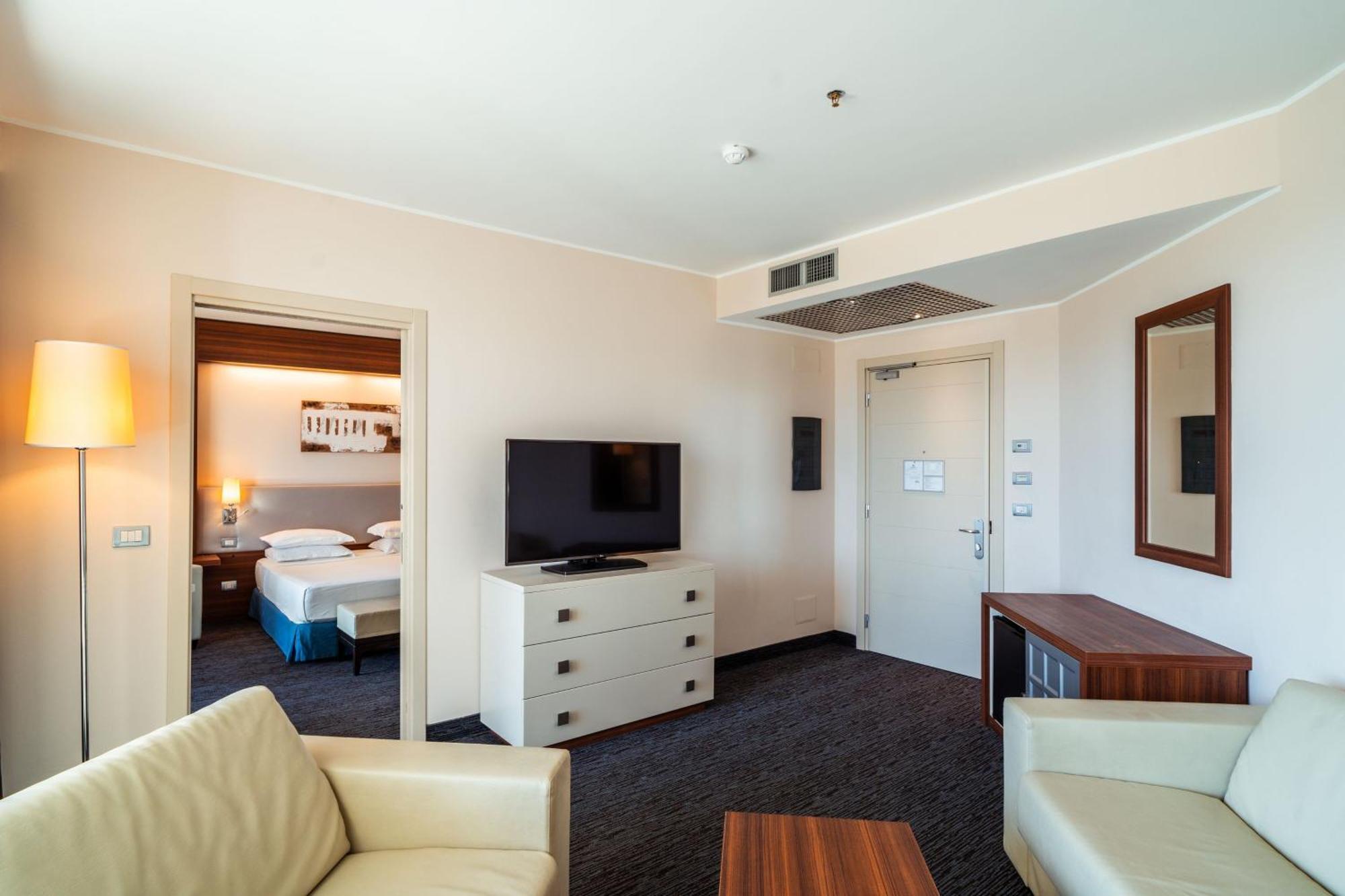 Delta Hotels By Marriott Olbia Sardinia Exterior photo