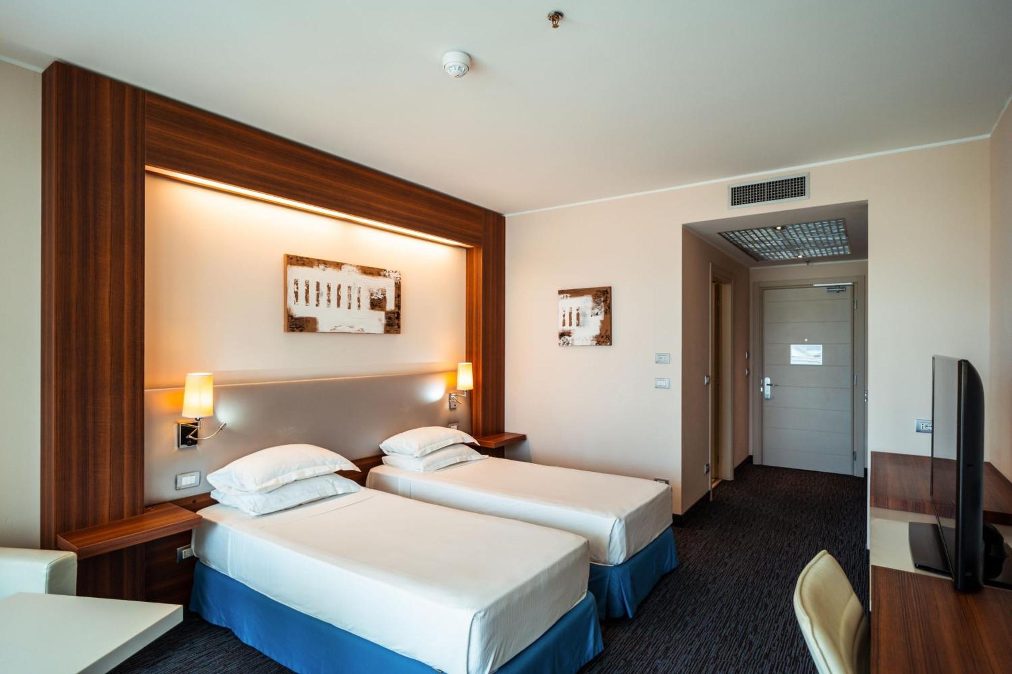Delta Hotels By Marriott Olbia Sardinia Exterior photo