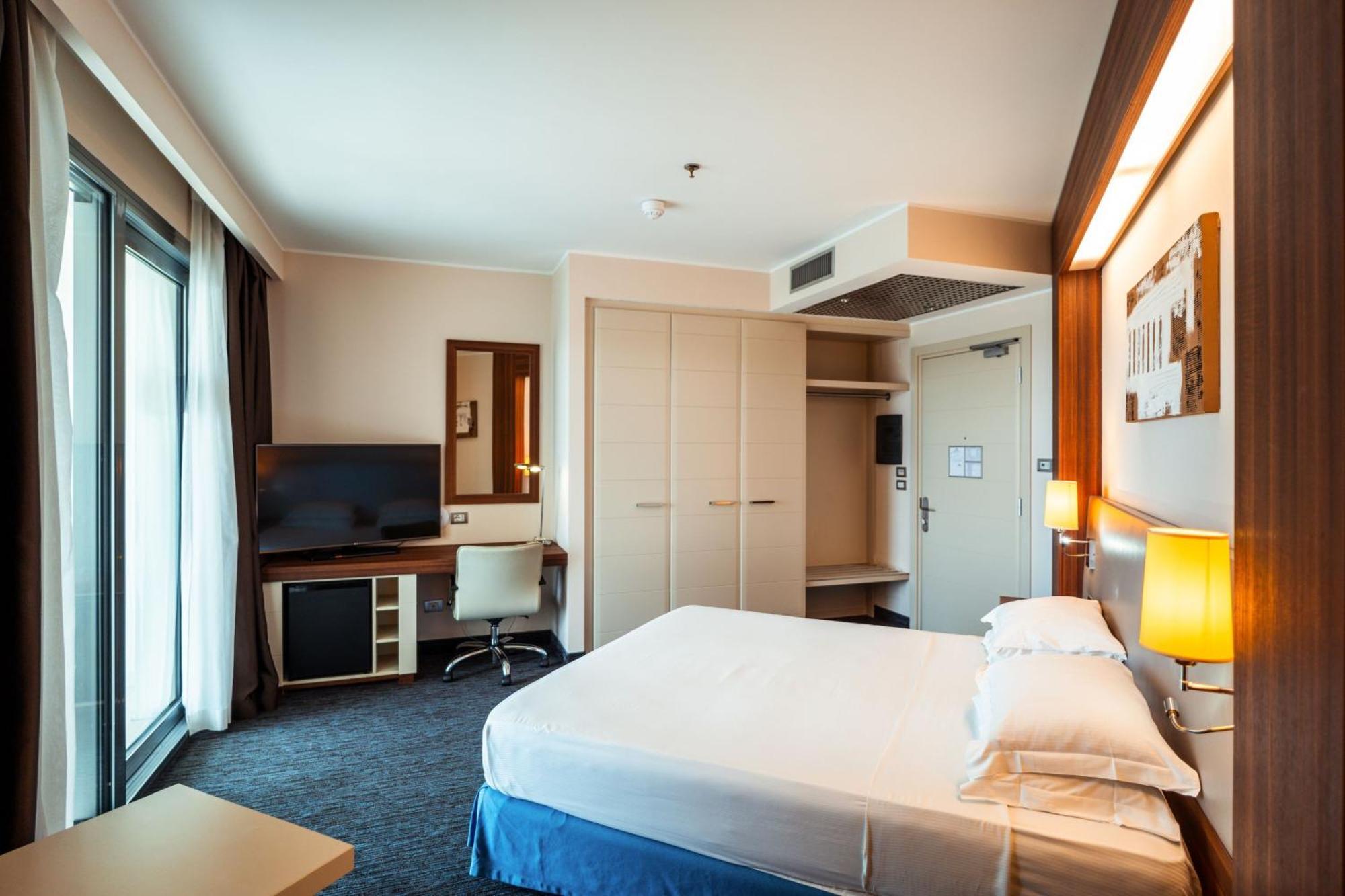 Delta Hotels By Marriott Olbia Sardinia Exterior photo