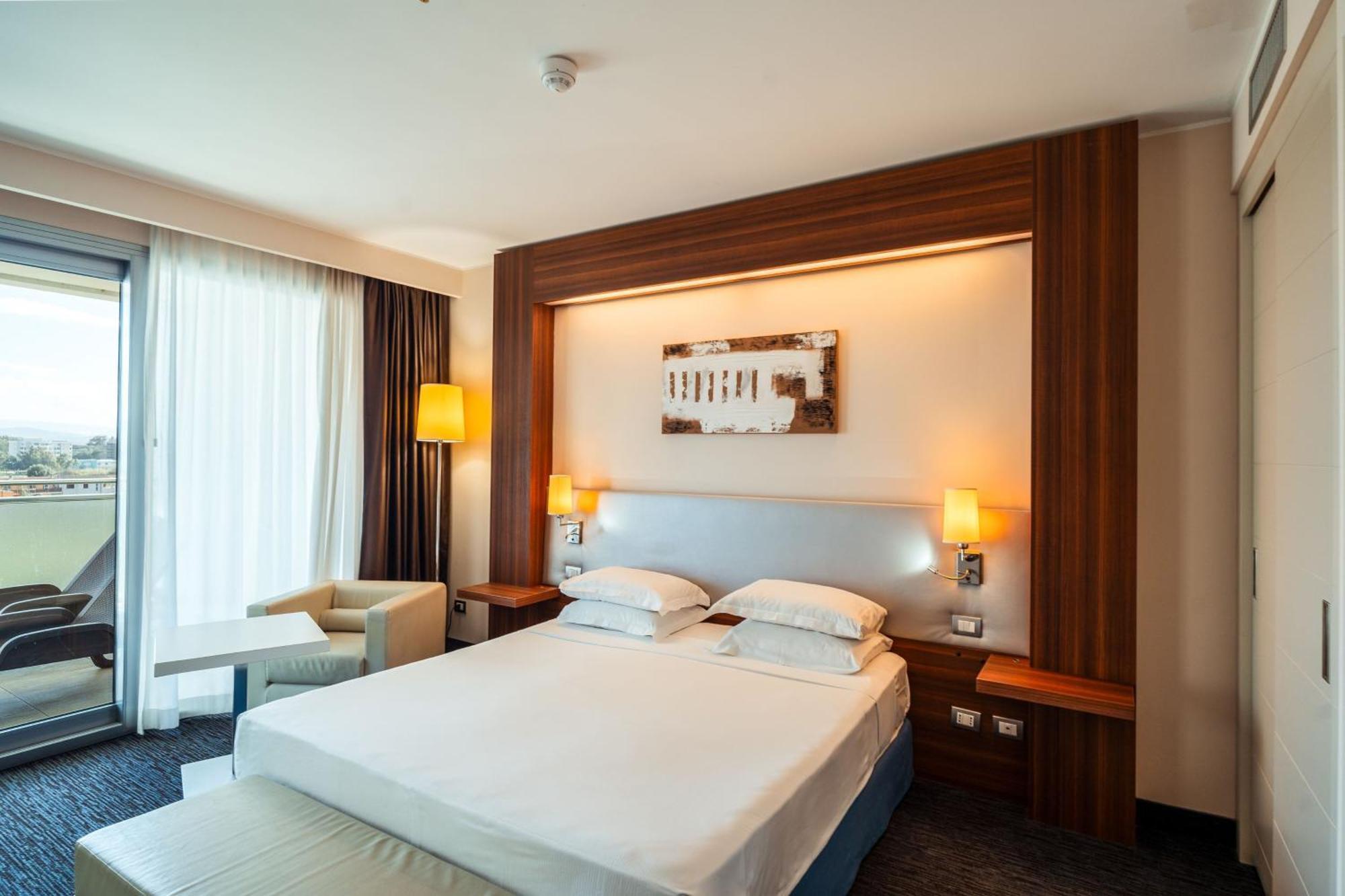 Delta Hotels By Marriott Olbia Sardinia Exterior photo